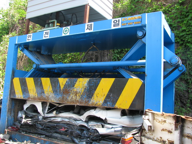 QYB1000 廢汽車(chē)壓扁機(jī)